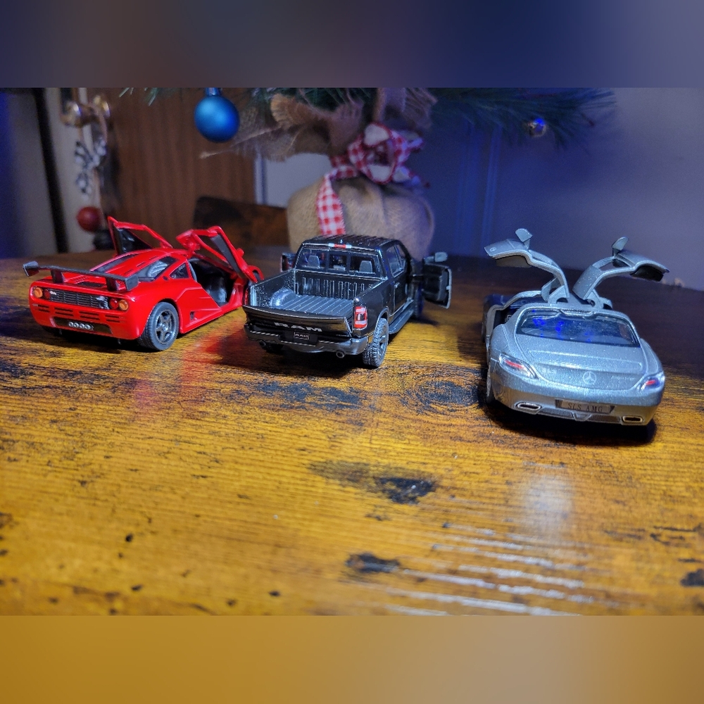 Kinsmart Die-Cast Toy Car Set - Black, Red, and silver - Picture 9 of 13
